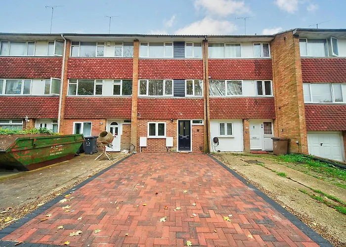 The Falcons Nest All Ensuite Self Check In And Out Luton Airport
